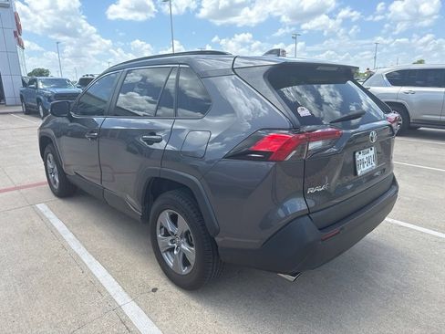 Used 2022 Toyota RAV4 XLE AWD/4WD image 4