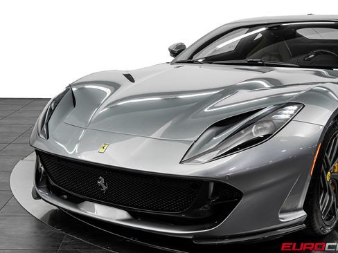 Used 2020 Ferrari 812 Superfast RWD image 14
