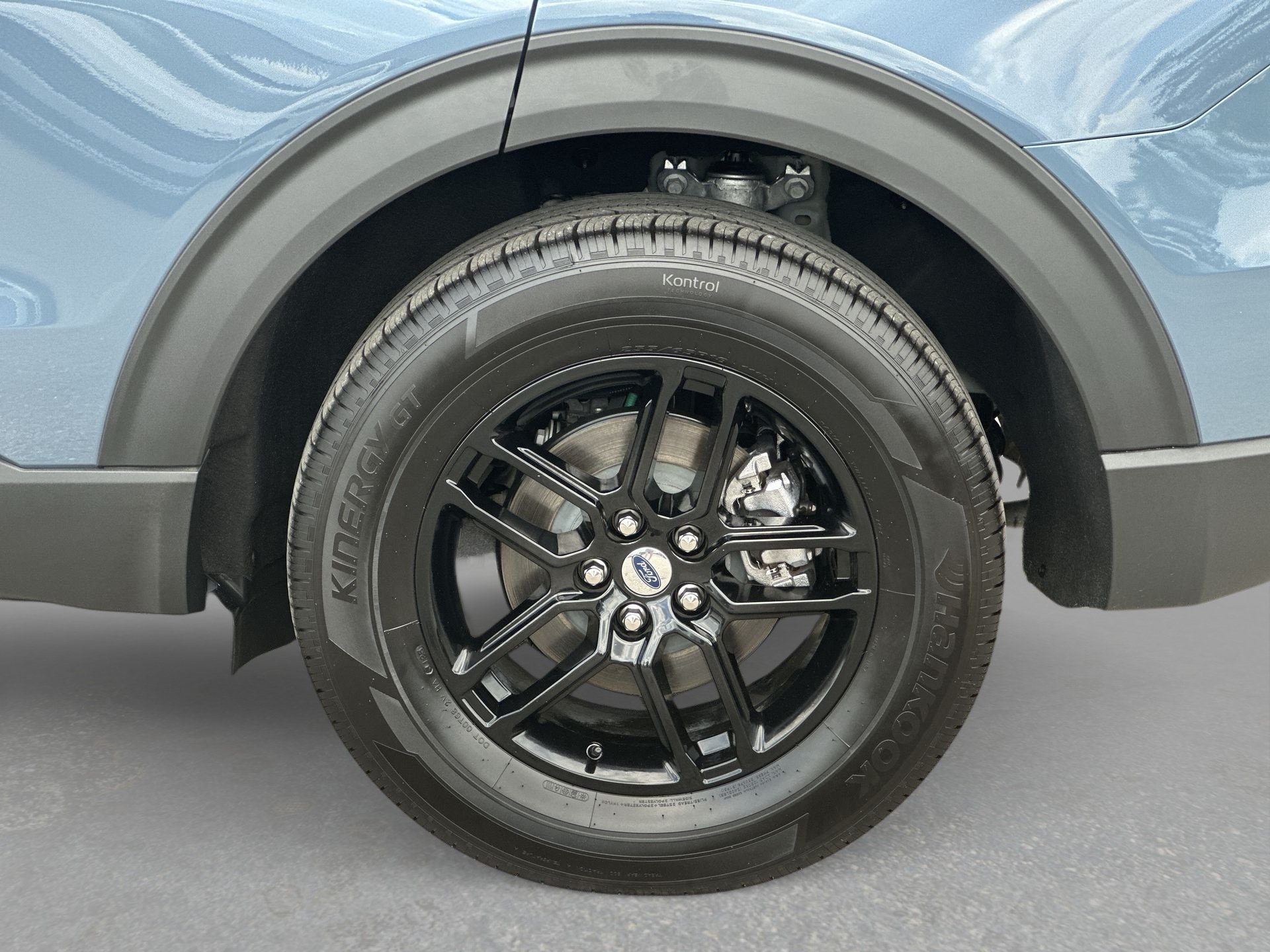 Used 2025 Ford Explorer Active RWD image 32