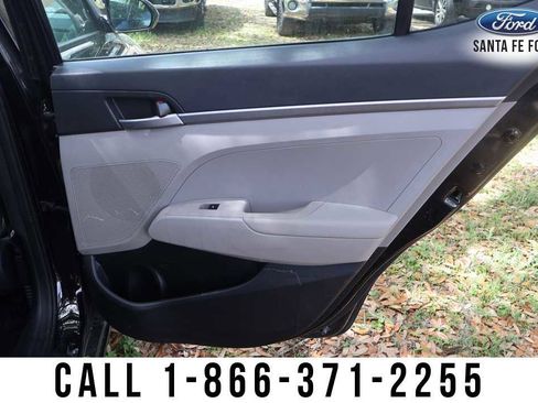 Used 2017 Hyundai Elantra SE image 12