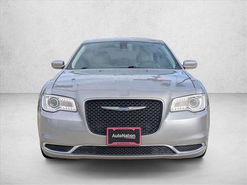 Used 2017 Chrysler 300 Limited image 2