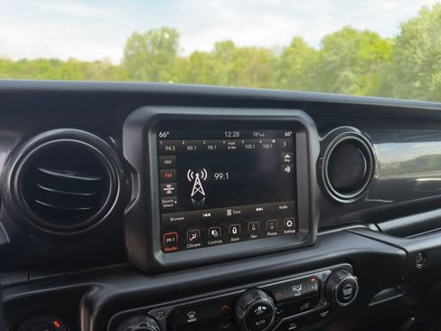 Used 2022 Jeep Wrangler Unlimited Sport AWD/4WD image 12