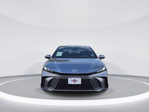 Used 2025 Toyota Camry SE w/ Convenience Package FWD image 2