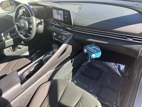 Used 2025 Hyundai Elantra SEL FWD image 29