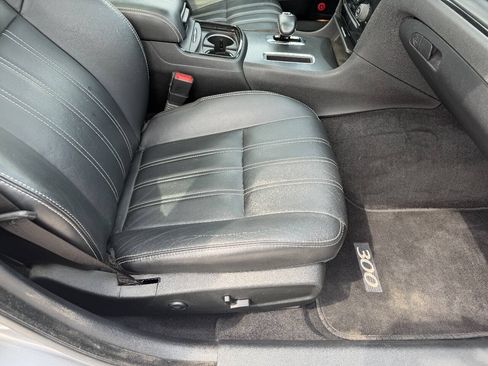 Used 2014 Chrysler 300 S AWD/4WD image 15
