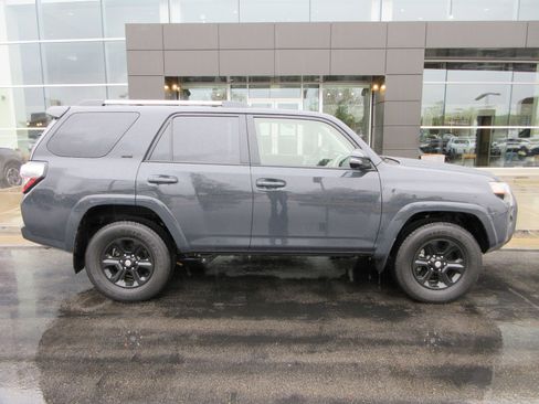 Used 2024 Toyota 4Runner SR5 Premium w/ SR5 Premium Package image 12