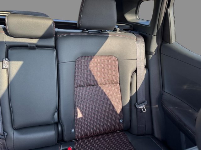 Certified 2025 Nissan Kicks SR w/ SR Premium Package AWD/4WD image 18