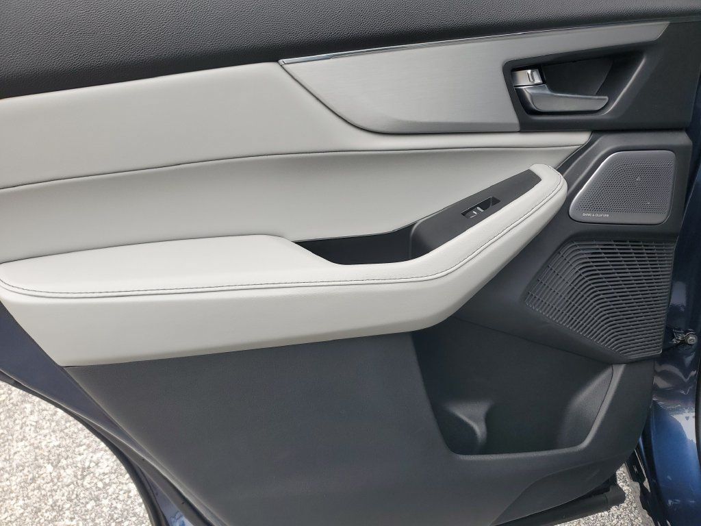 Certified 2026 Acura MDX w/ Technology Package FWD image 15