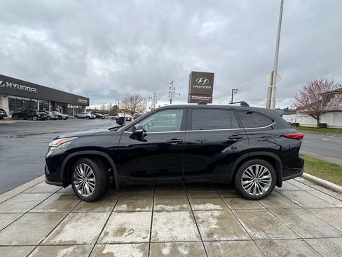 Used 2022 Toyota Highlander Platinum image 4