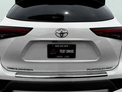Used 2021 Toyota Highlander Platinum AWD/4WD image 12