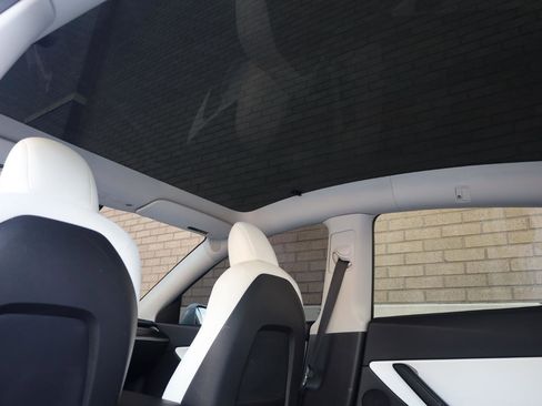 Used 2020 Tesla Model Y Long Range AWD/4WD image 18
