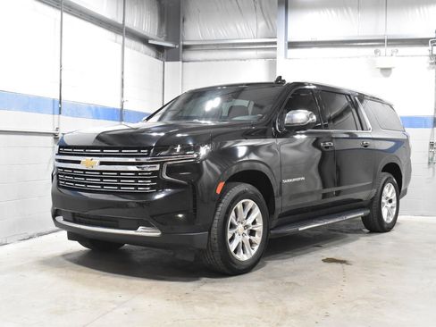 Used 2023 Chevrolet Suburban Premier AWD/4WD image 2