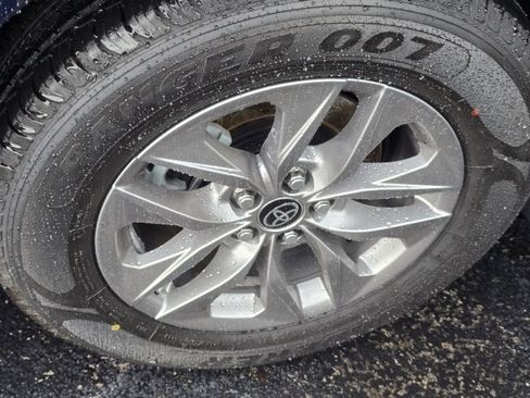 Used 2024 Toyota Sienna XLE FWD image 10