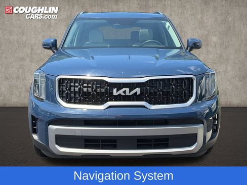 Used 2023 Kia Telluride EX w/ EX Captain's Chair Package AWD/4WD image 3