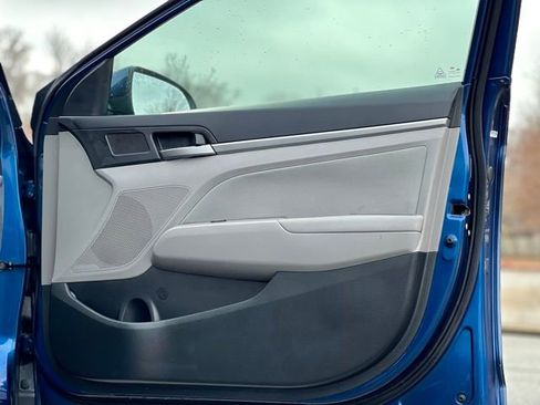 Used 2017 Hyundai Elantra SE image 23