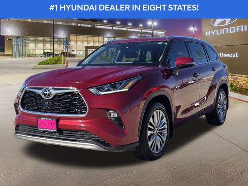 Used 2023 Toyota Highlander Platinum image 2