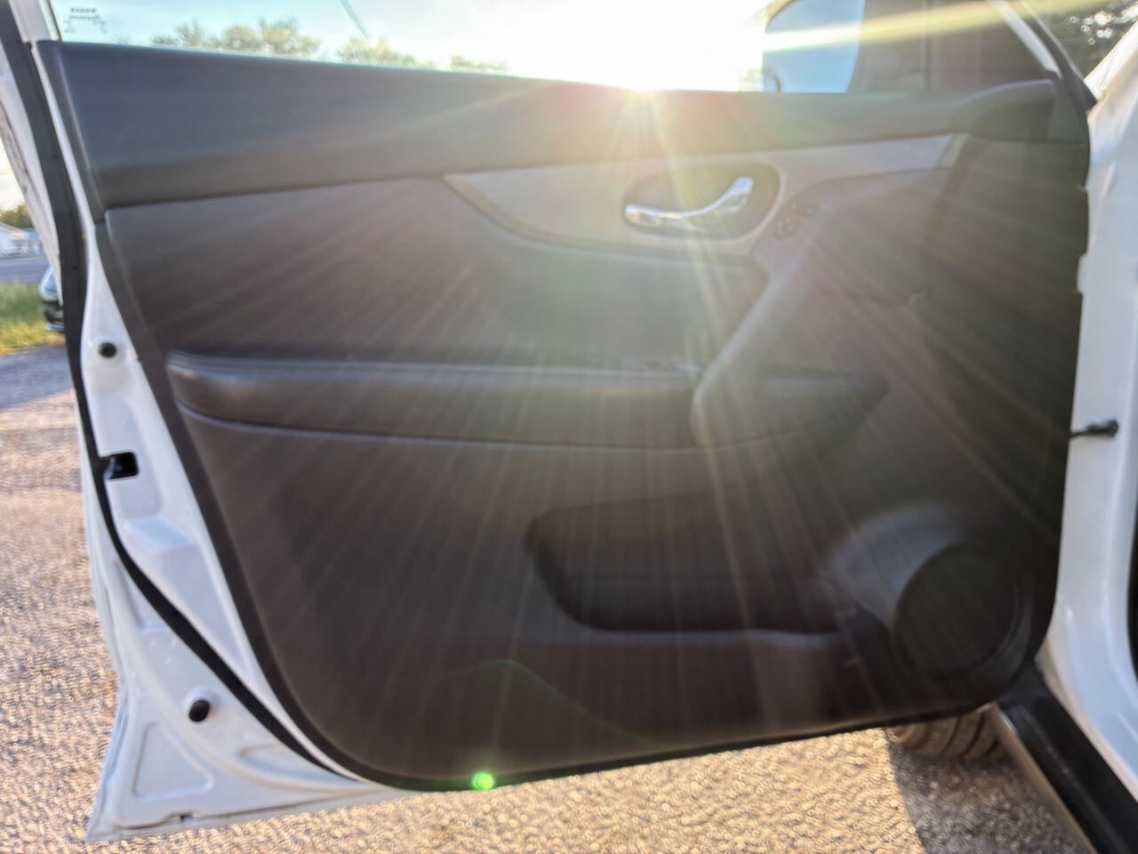 Used 2016 Nissan Rogue S w/ Appearance Package FWD image 17