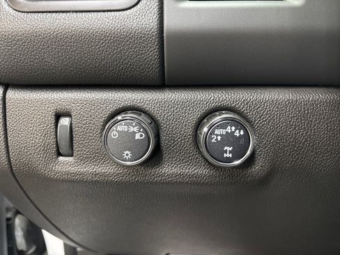 Used 2022 Chevrolet Colorado LT w/ Safety Package image 18