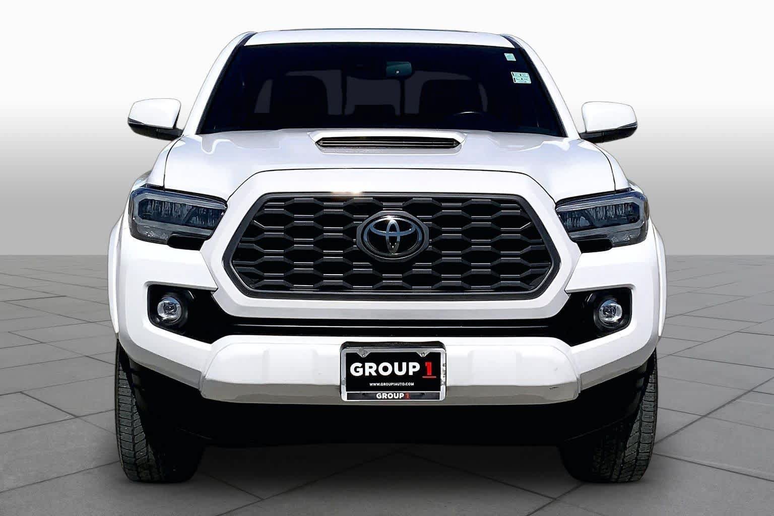 Used 2022 Toyota Tacoma TRD Sport w/ TRD Premium Sport Package RWD image 4