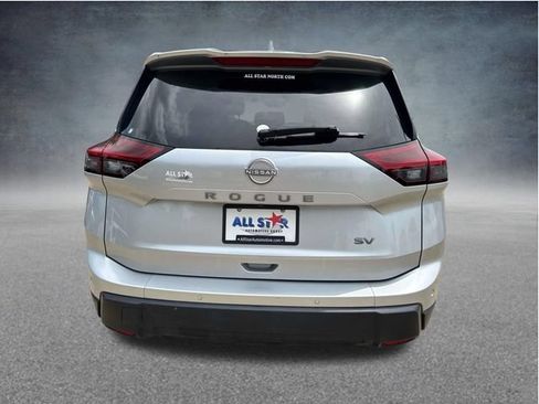 Used 2024 Nissan Rogue SV FWD image 8