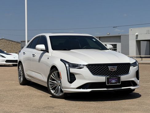 Used 2024 Cadillac CT4 Premium Luxury RWD image 2