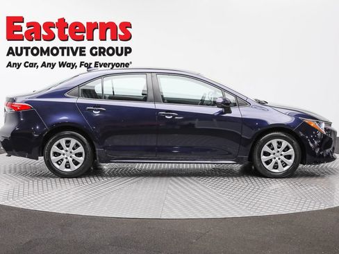 Used 2022 Toyota Corolla LE image 4