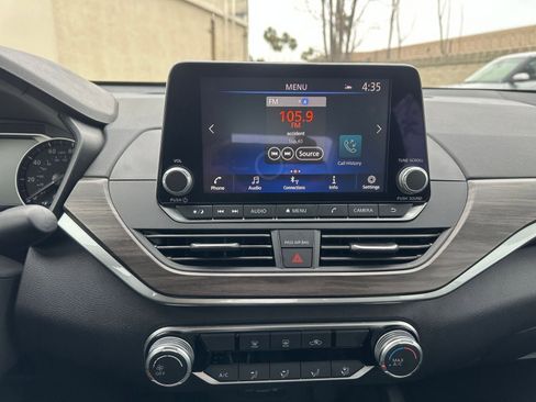 Used 2025 Nissan Altima 2.5 SV image 17