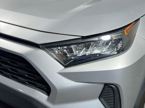 Used 2021 Toyota RAV4 LE FWD image 12