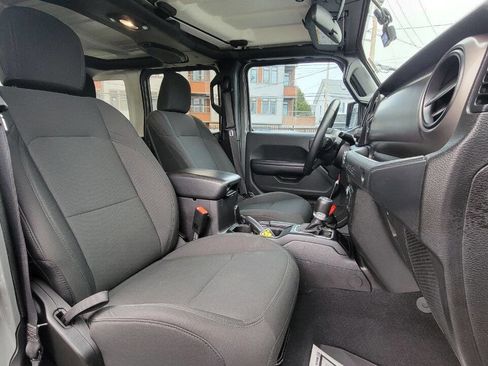 Used 2018 Jeep Wrangler Unlimited Sport S image 16
