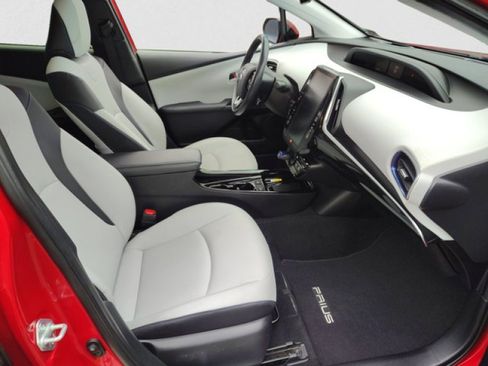 Used 2022 Toyota Prius Limited w/ Premium Convenience Package image 21