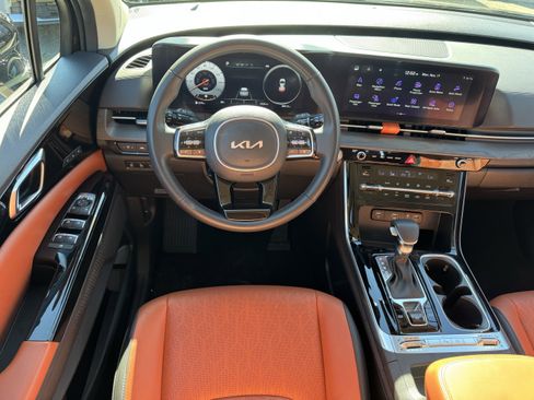 Certified 2024 Kia Carnival SX image 22