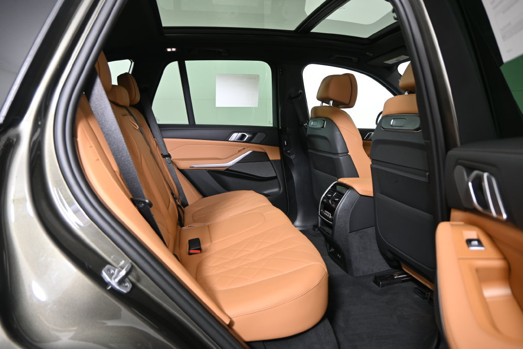 Used 2026 BMW X5 xDrive50e w/ M Sport Package AWD/4WD image 16