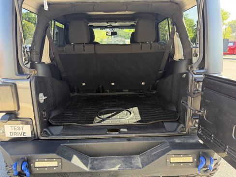 Used 2018 Jeep Wrangler Unlimited Sport S AWD/4WD image 18