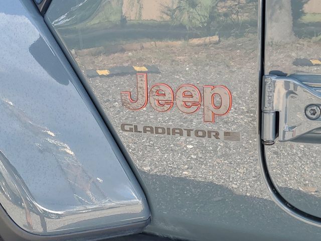 Used 2025 Jeep Gladiator Mojave w/ Convenience Group AWD/4WD image 33