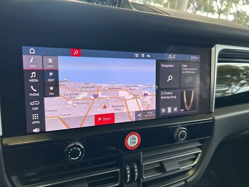 Used 2024 Porsche Macan image 10