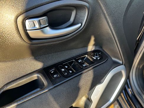 Used 2021 Jeep Renegade Sport image 15