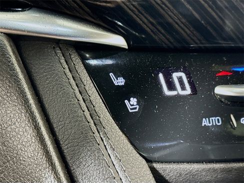 Used 2023 Cadillac XT6 Premium Luxury image 19