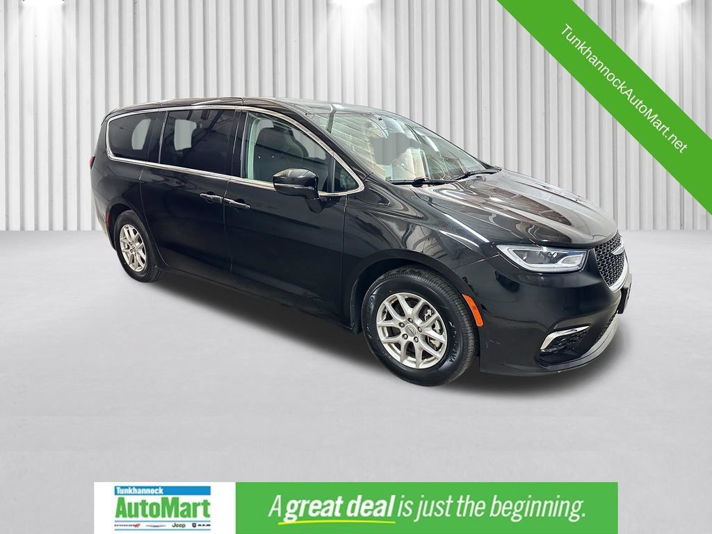 Used 2024 Chrysler Pacifica Touring-L FWD image 1