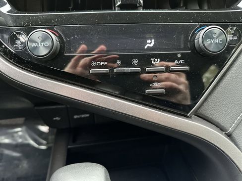 Used 2024 Toyota Camry SE image 16