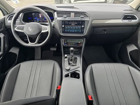 Used 2022 Volkswagen Tiguan SE AWD/4WD image 18