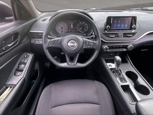 Used 2024 Nissan Altima 2.5 S FWD image 8