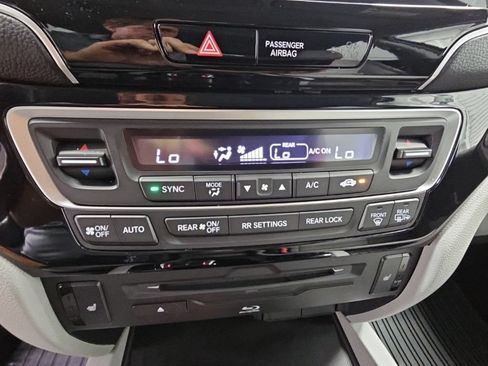 Used 2021 Honda Pilot Touring image 21