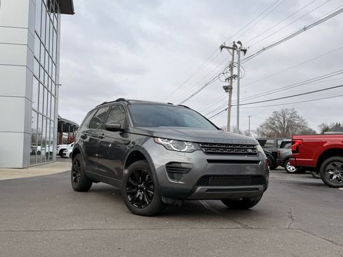Used 2016 Land Rover Discovery Sport SE image 1