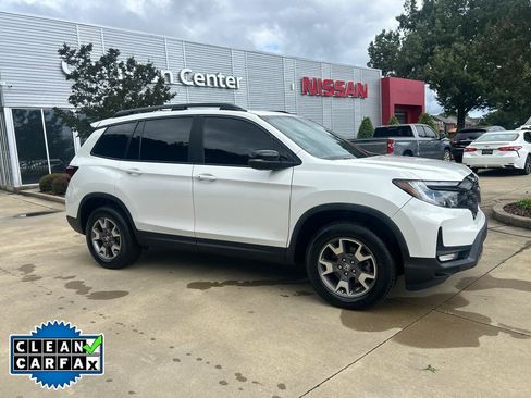 Used 2023 Honda Passport TrailSport image 2