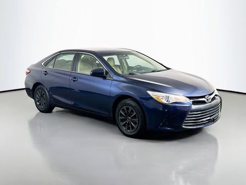 Used 2017 Toyota Camry LE image 2