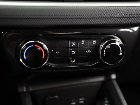 Used 2025 Chevrolet TrailBlazer LT FWD image 15