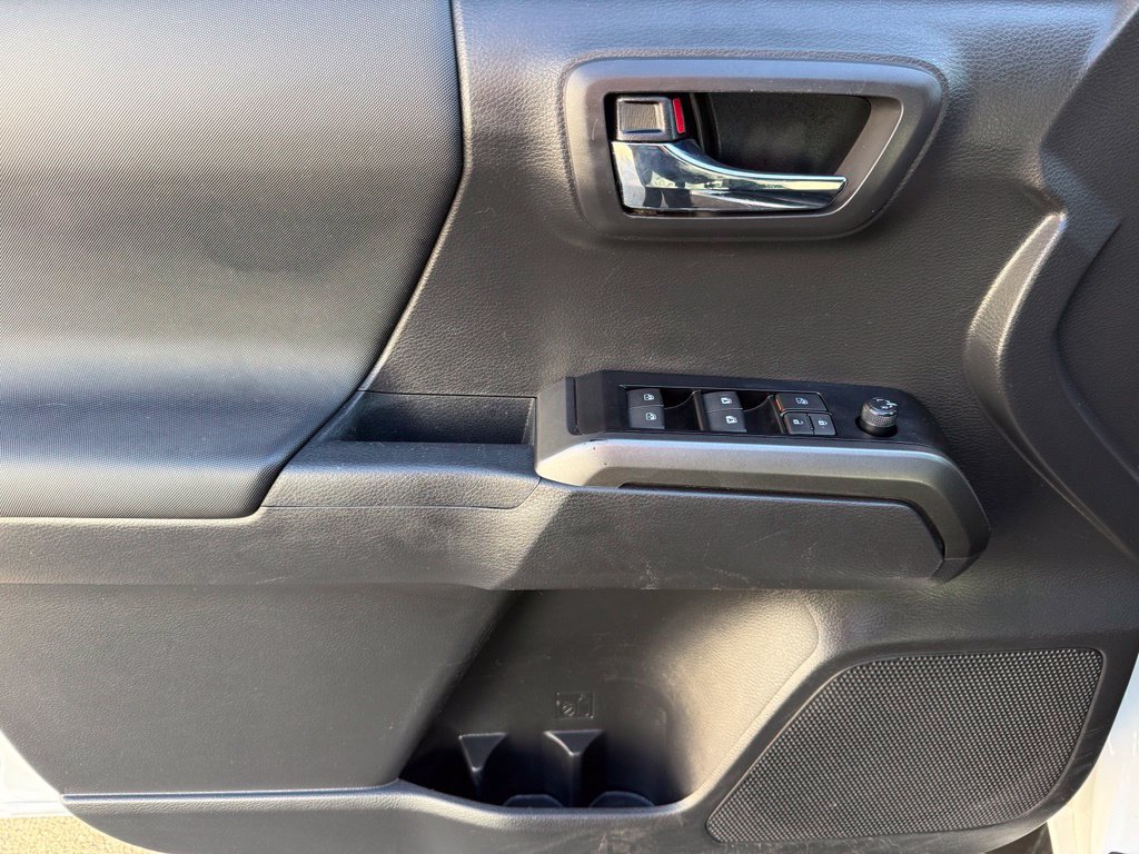 Used 2023 Toyota Tacoma TRD Off-Road AWD/4WD image 15