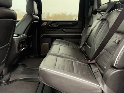 Used 2025 GMC Sierra 2500 AT4X image 23