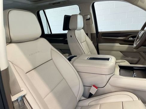 Used 2024 GMC Yukon XL Denali w/ Advanced Technology Package image 19