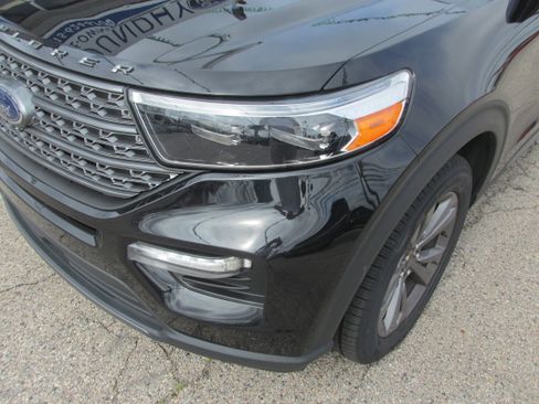 Used 2022 Ford Explorer XLT w/ Equipment Group 202A image 8